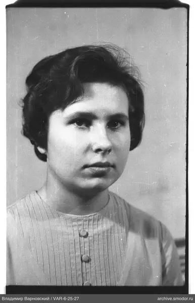 Porträt einer Frau mit kurzen Haaren