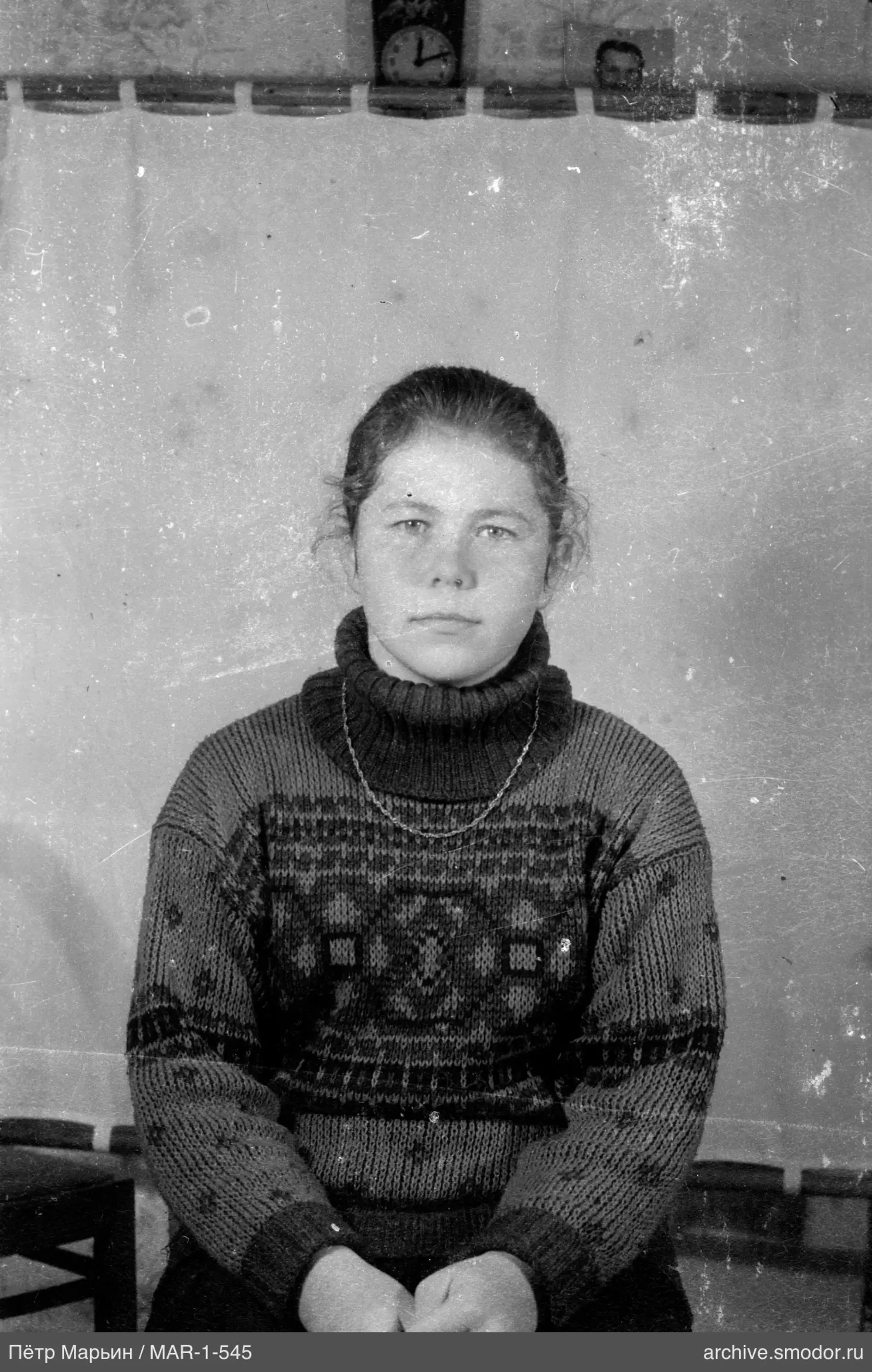 Портрет женщины в свитере