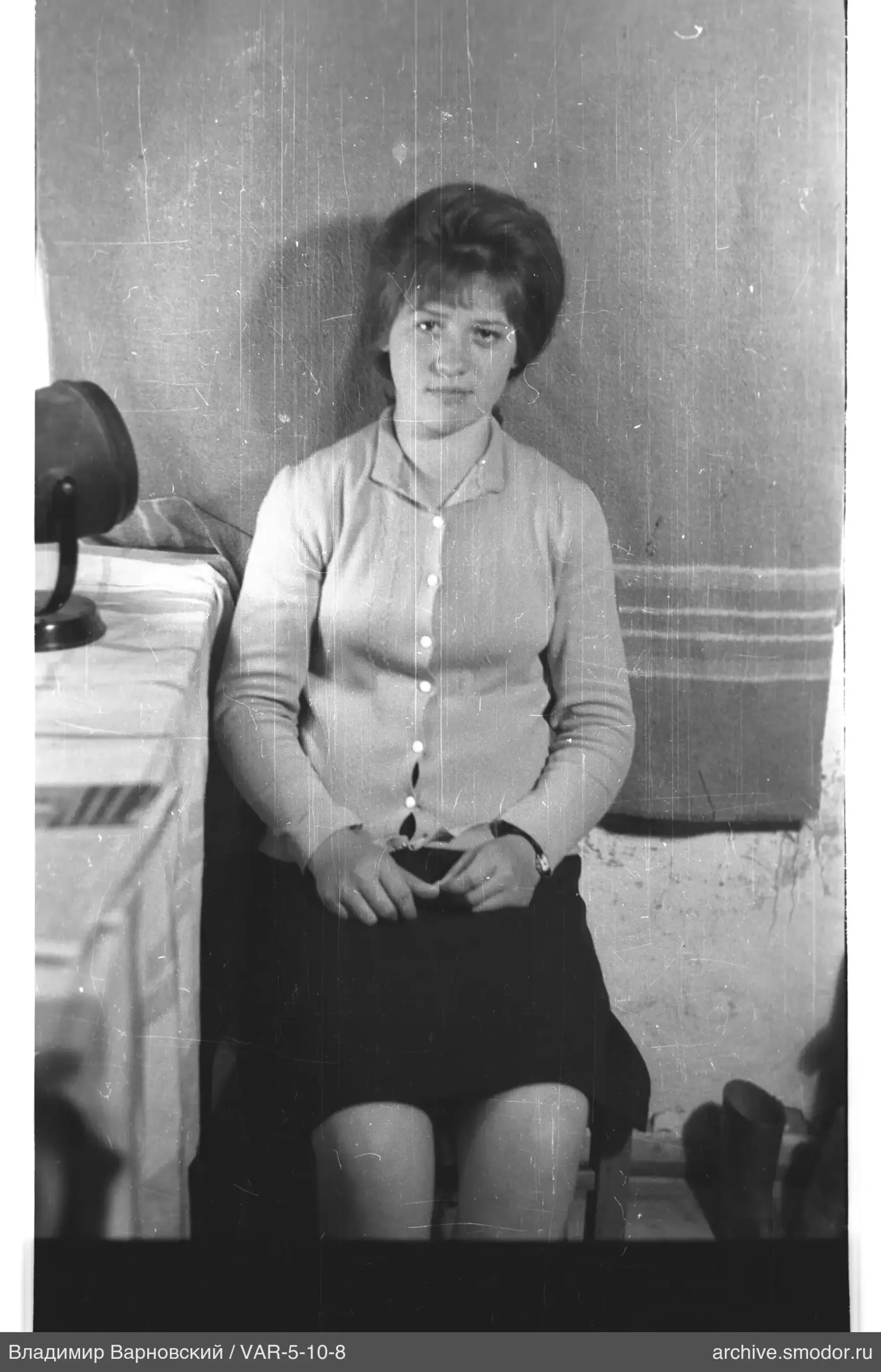 Портрет женщины на стуле