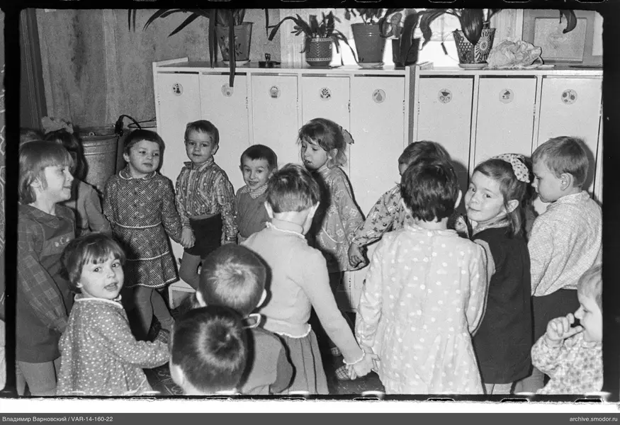 Kinder im Kreis