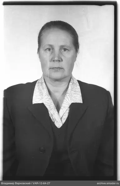 Porträt einer Frau in dunklem Jacke