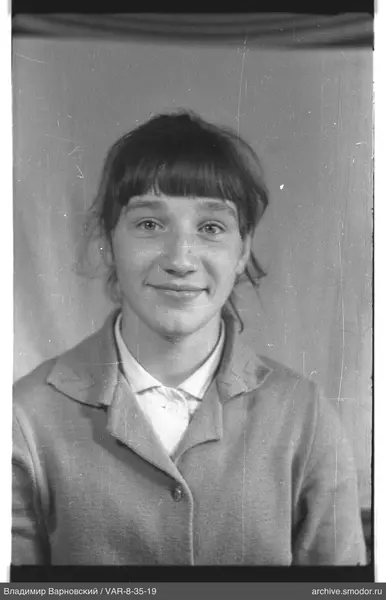 Porträt einer Frau in heller Jacke