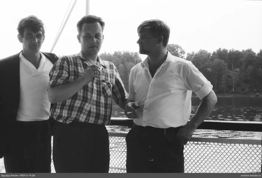 Gruppe von Männern auf dem Deck
