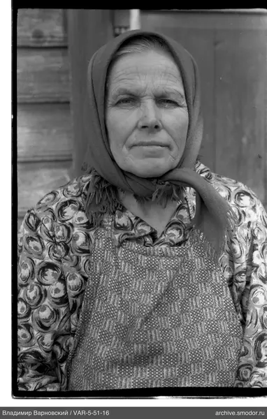Портрет женщины в головном платке