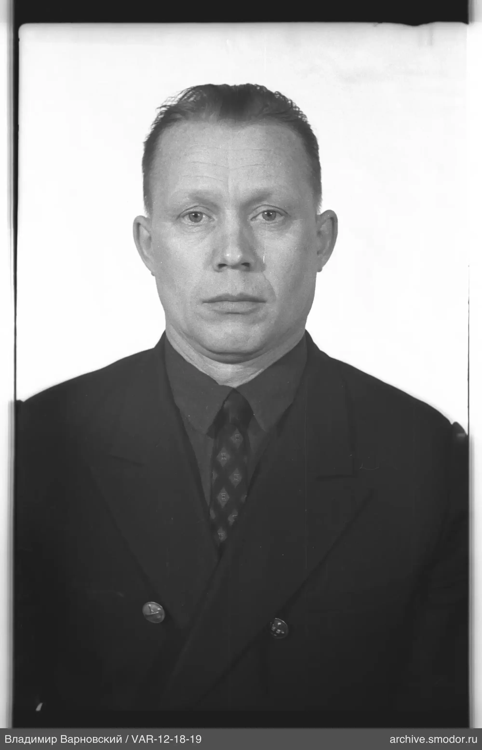 Портрет мужчины в деловом костюме