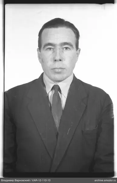 Портрет мужчины в деловом стиле