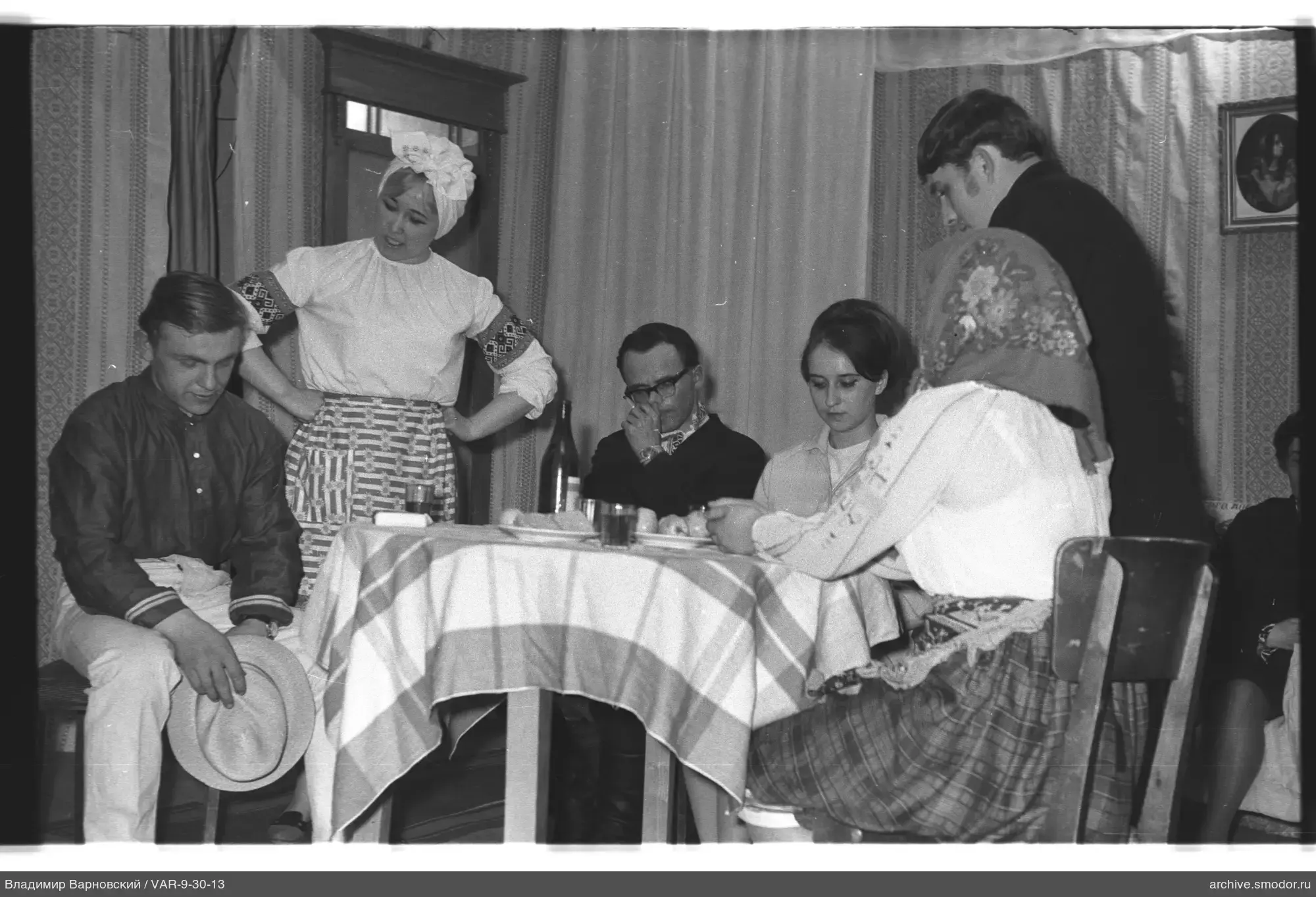 Gruppenfoto mit Frauen und Männern