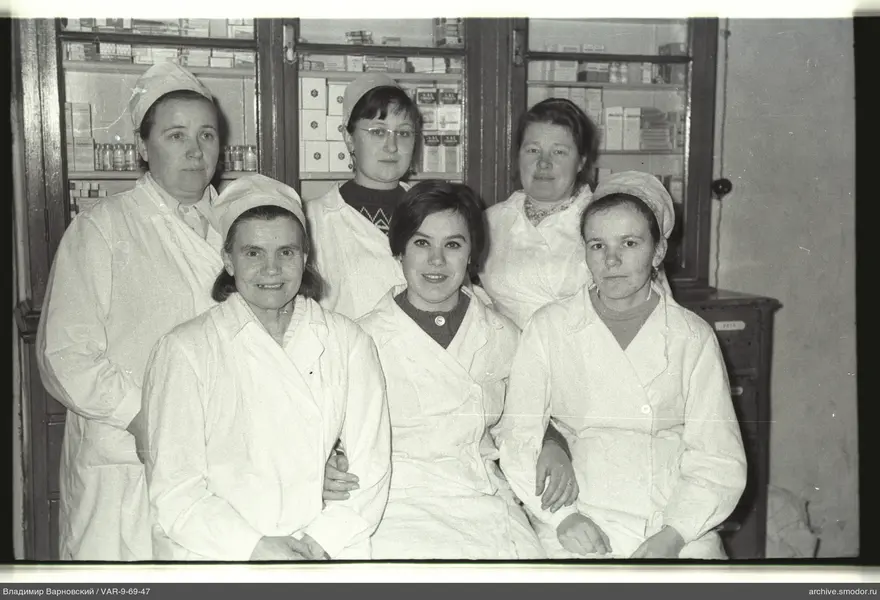 Gruppenporträt von Frauen in medizinischen Kitteln