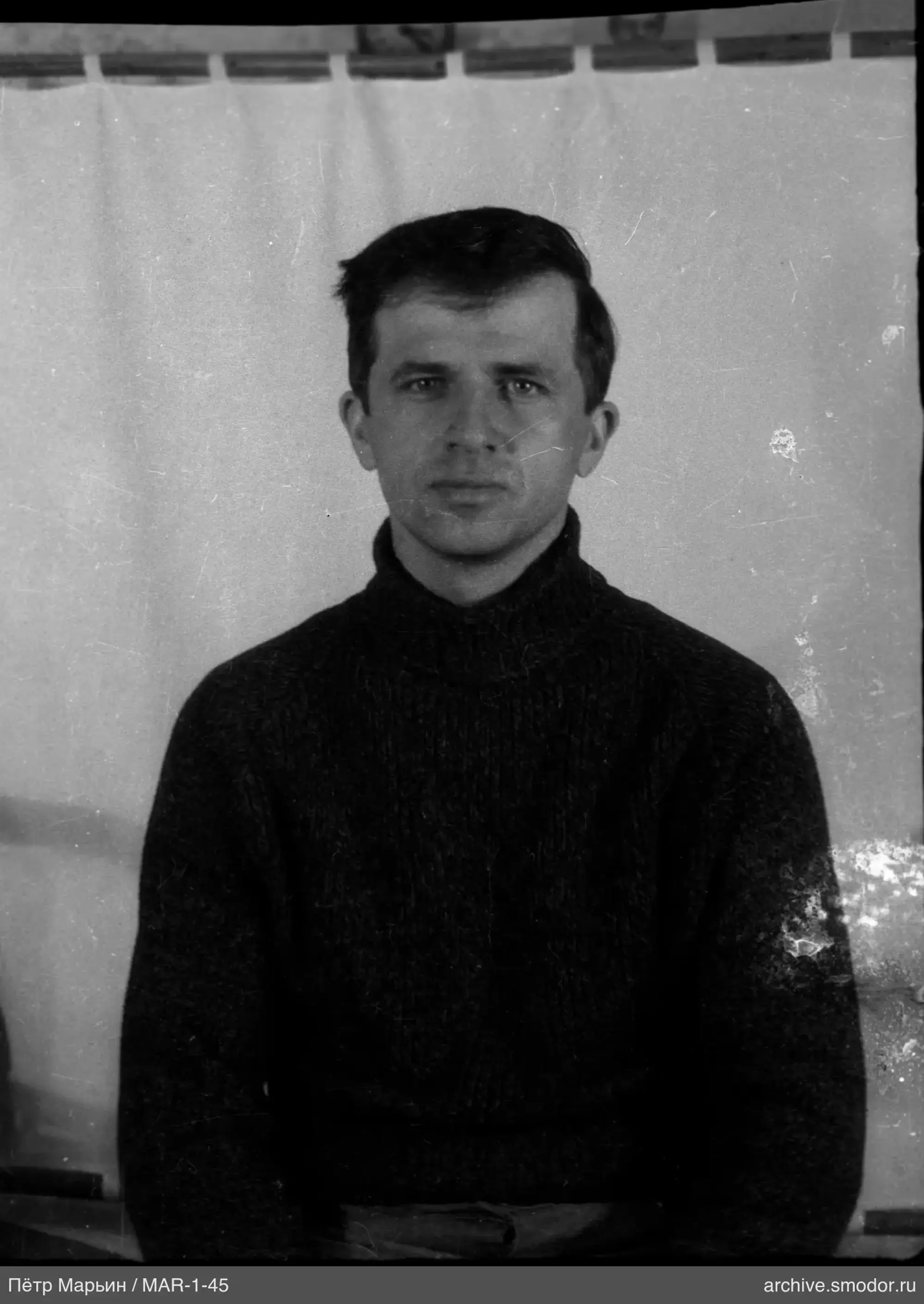 Портрет мужчины в свитере