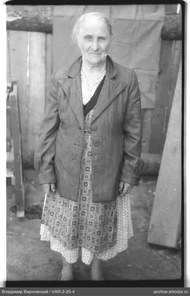 Full-length portrait of a woman