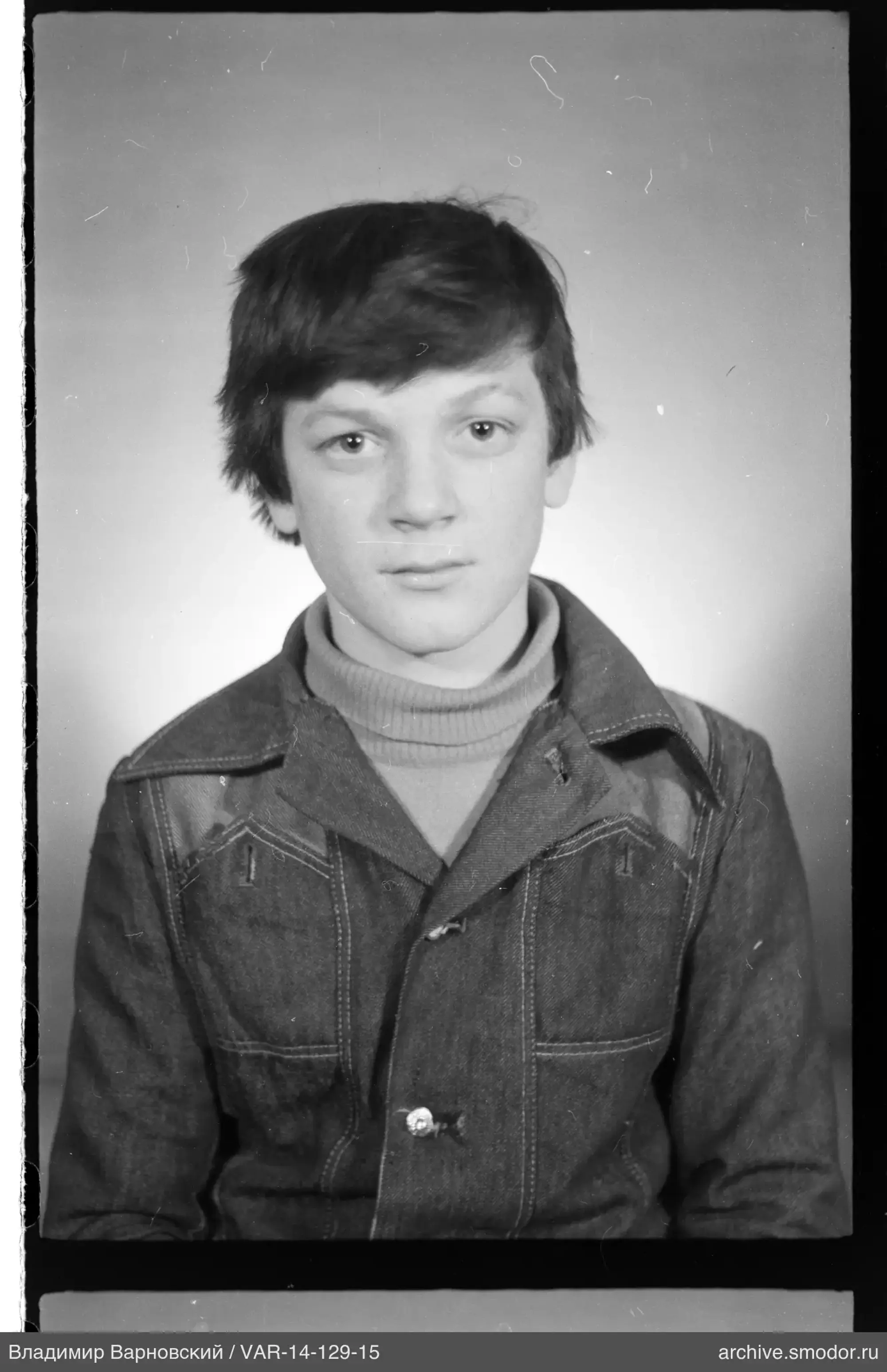 Jungenporträt in Jeansjacke