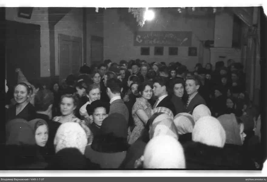 Große Menschenansammlung bei einer Veranstaltung