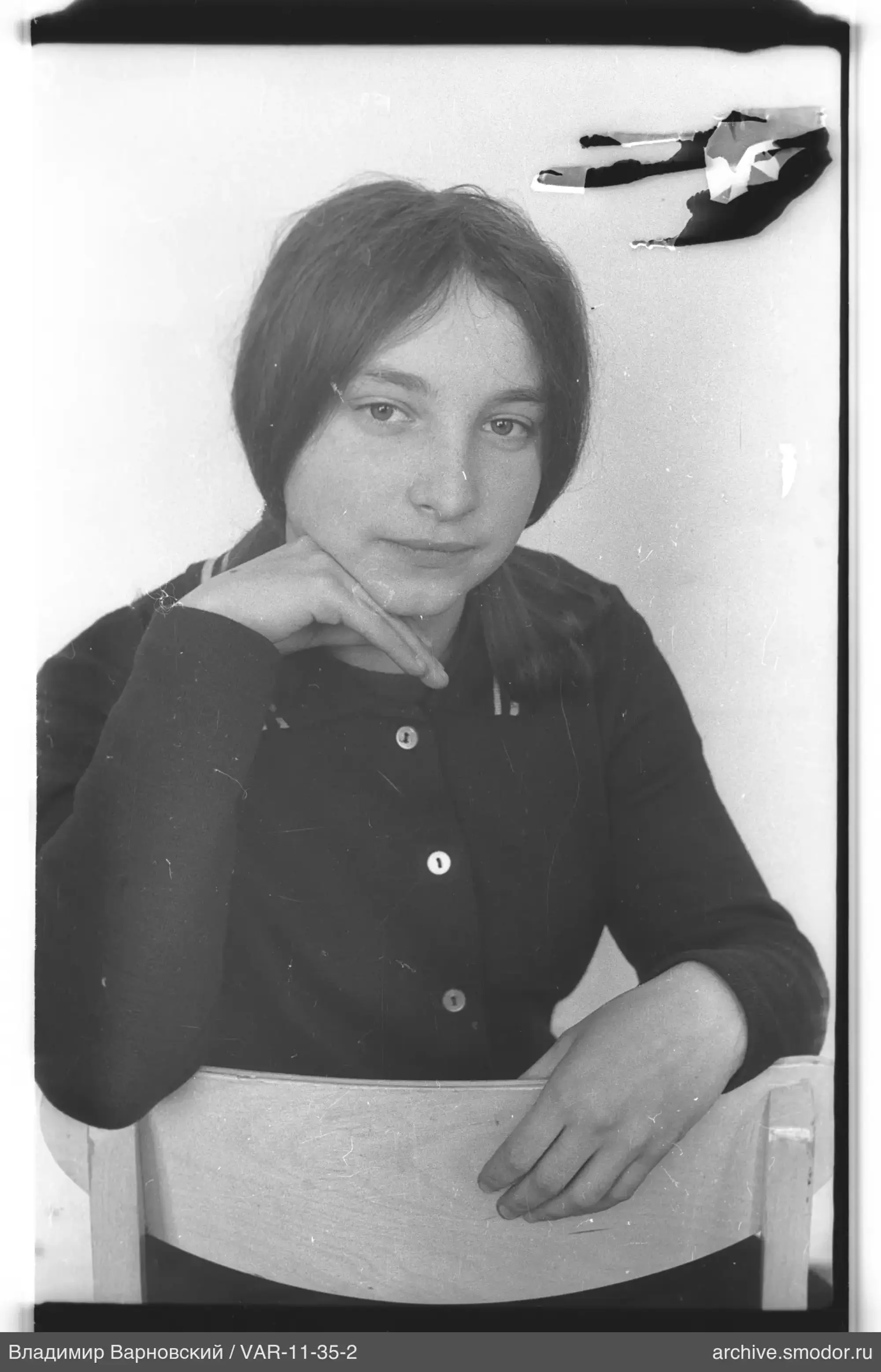 Bust portrait of a girl with hand on chin