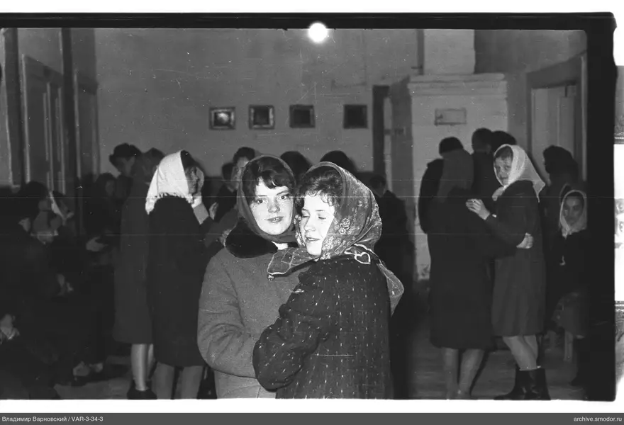 Women at an indoor event