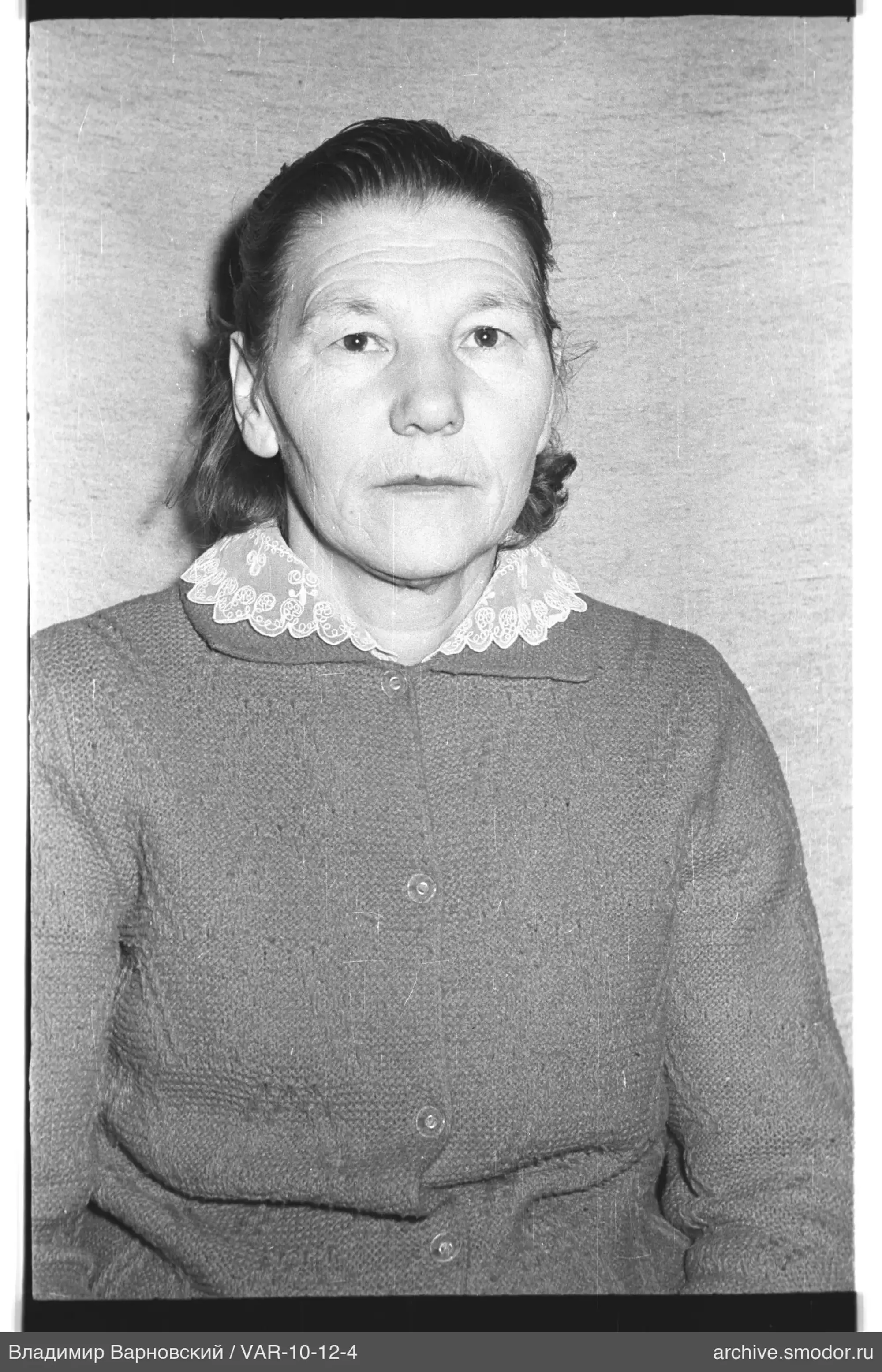 Porträt einer Frau in dunkler Jacke
