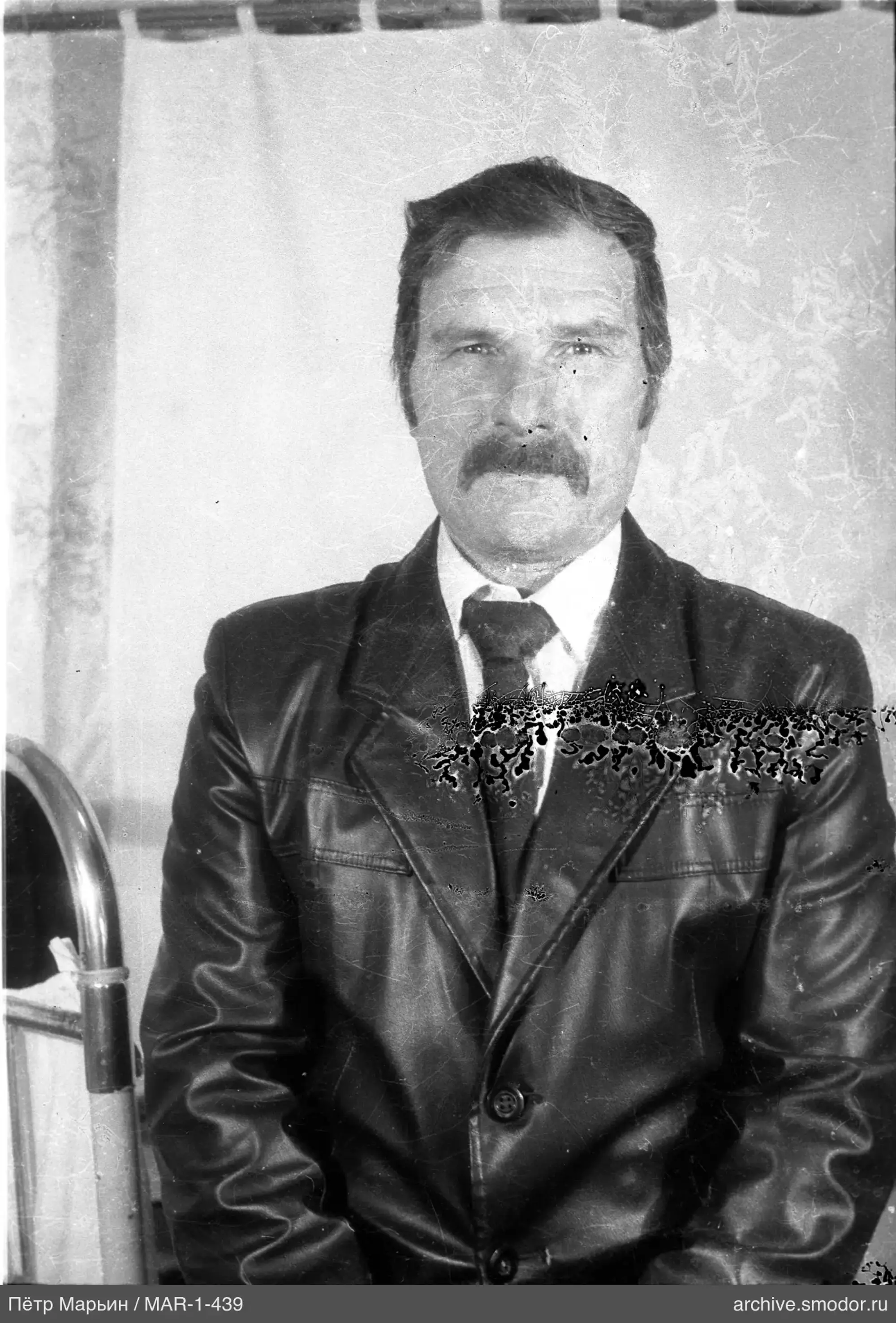 Портрет мужчины с усами