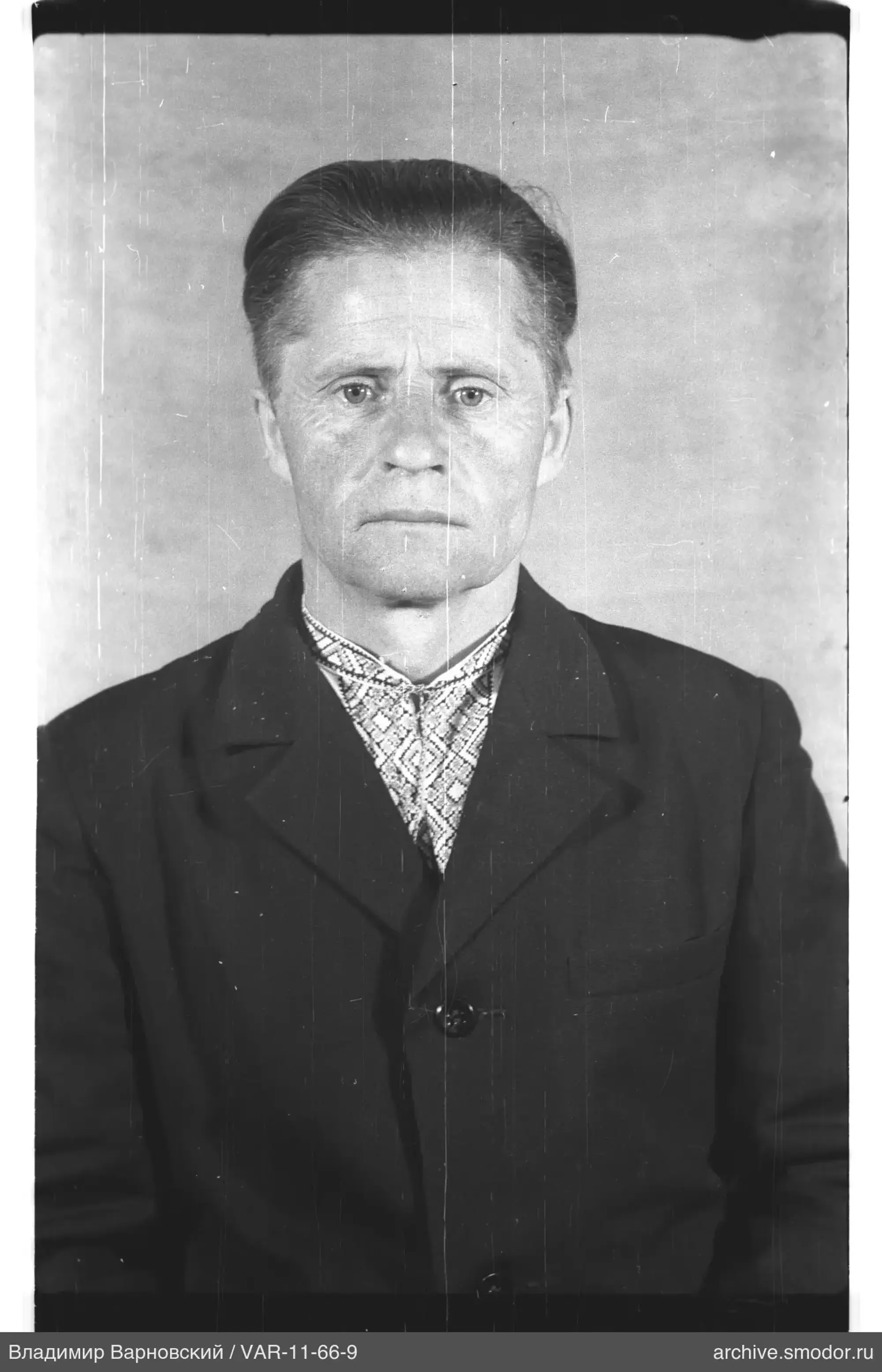 Портрет мужчины в пиджаке