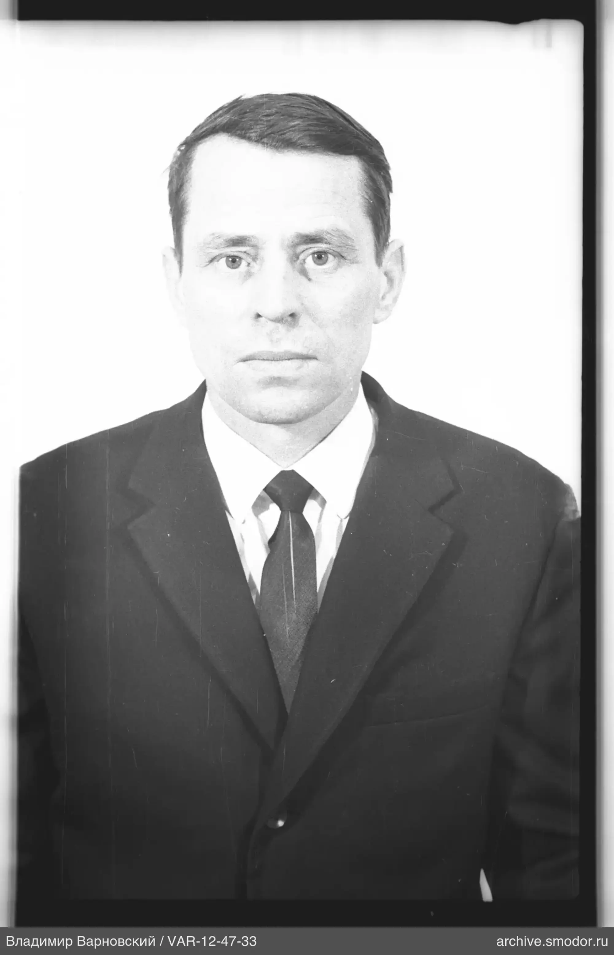 Портрет мужчины в костюме