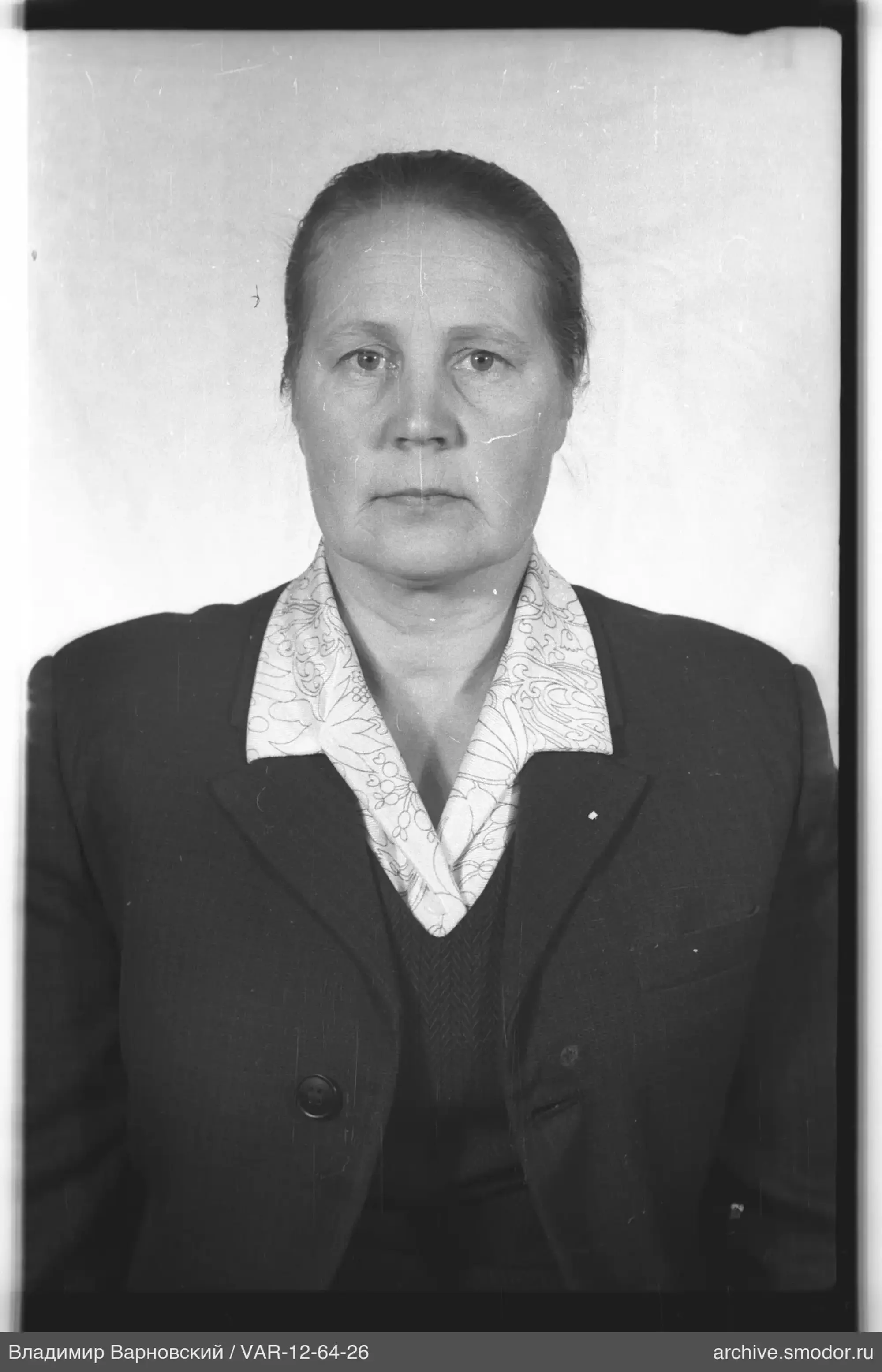 Портрет женщины в погрудном плане