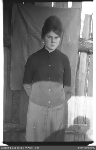 Full-length portrait of a woman