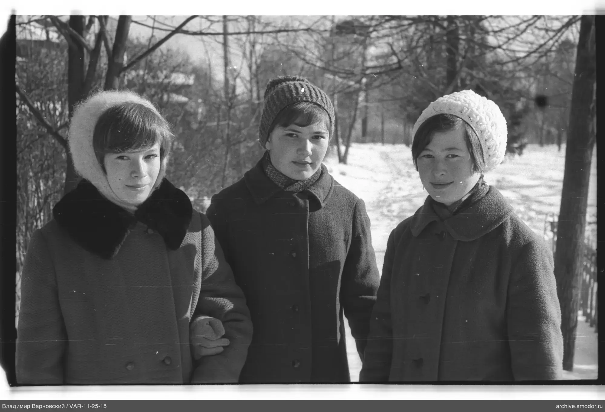 Gruppenporträt von Mädchen im Winter