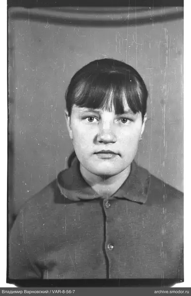 Porträt einer Frau mit geradem Haar