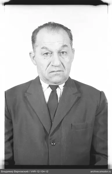 Портрет мужчины в деловом костюме