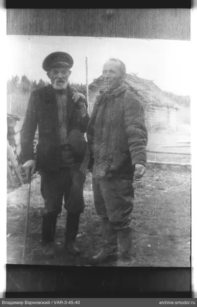 Два мужчины на улице