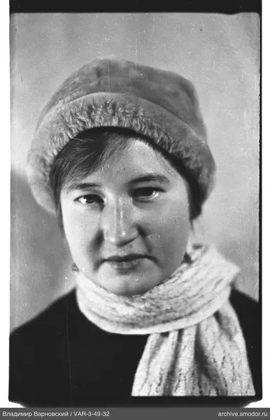 Portrait of a woman in a fur hat and scarf