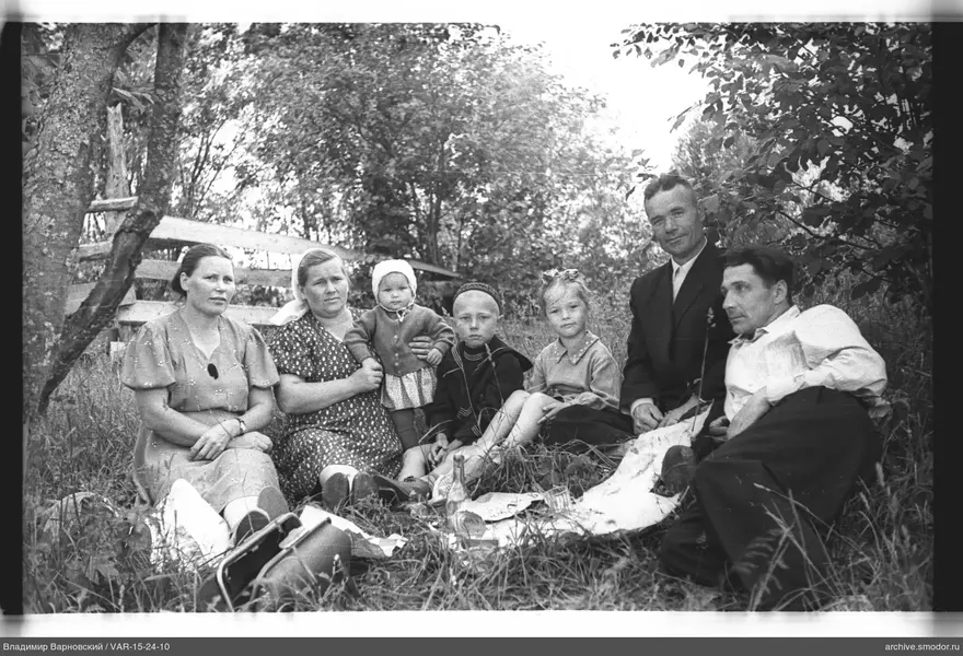 Gruppenporträt auf dem Gras