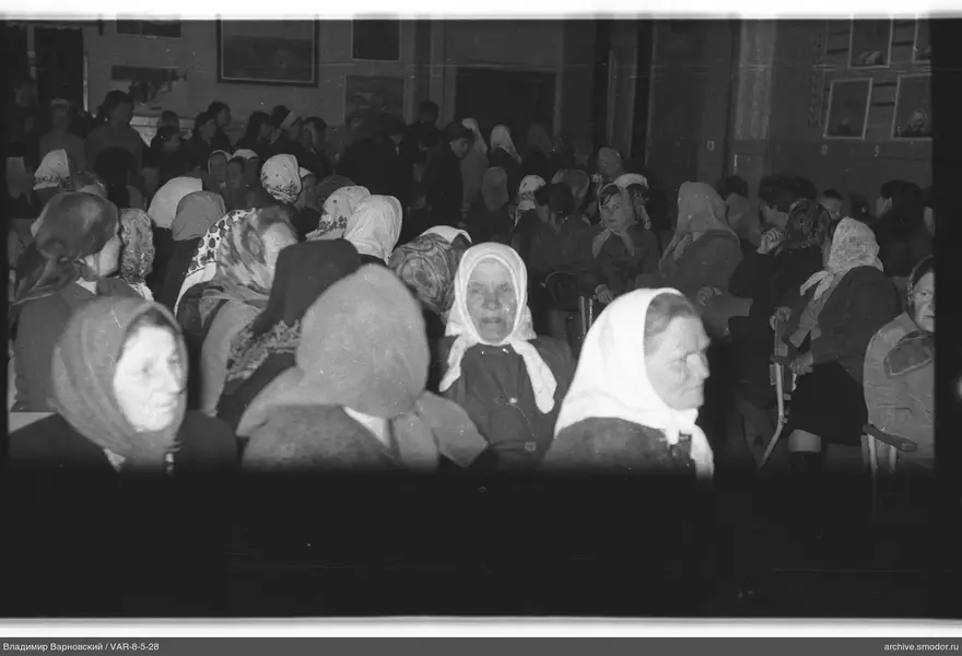 Gruppenaufnahme von Frauen im Raum
