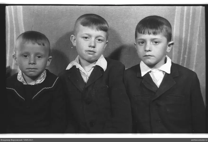 Gruppenporträt von drei Jungen