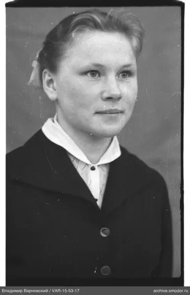 Porträt einer Frau in dunkler Jacke