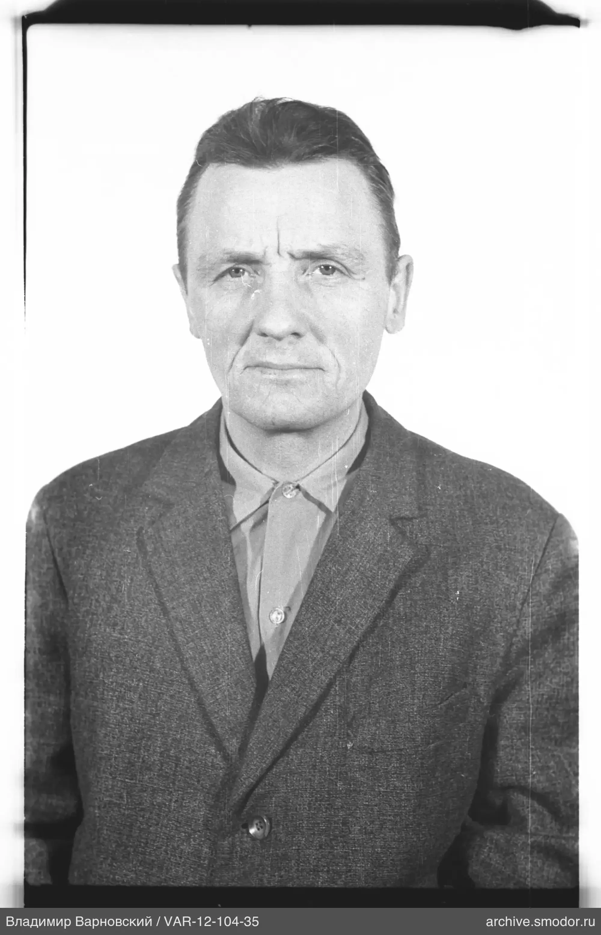 Портрет мужчины в деловой одежде