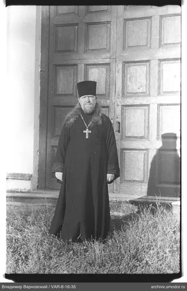 Портрет мужчины в рясе и клобуке