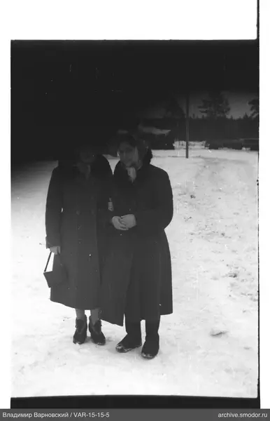 Zwei Frauen im Schnee