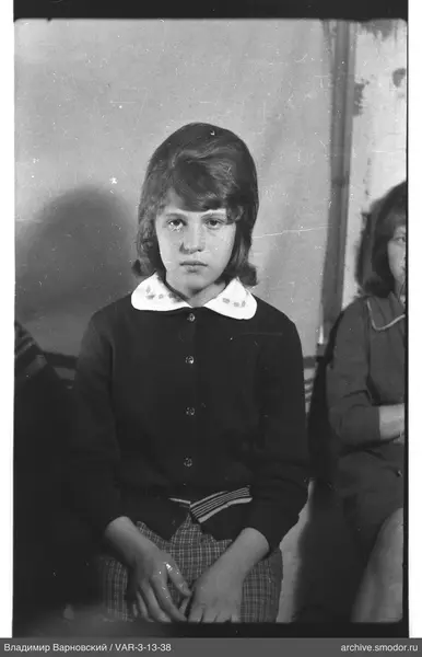 Portrait of a girl with a patterned white collar