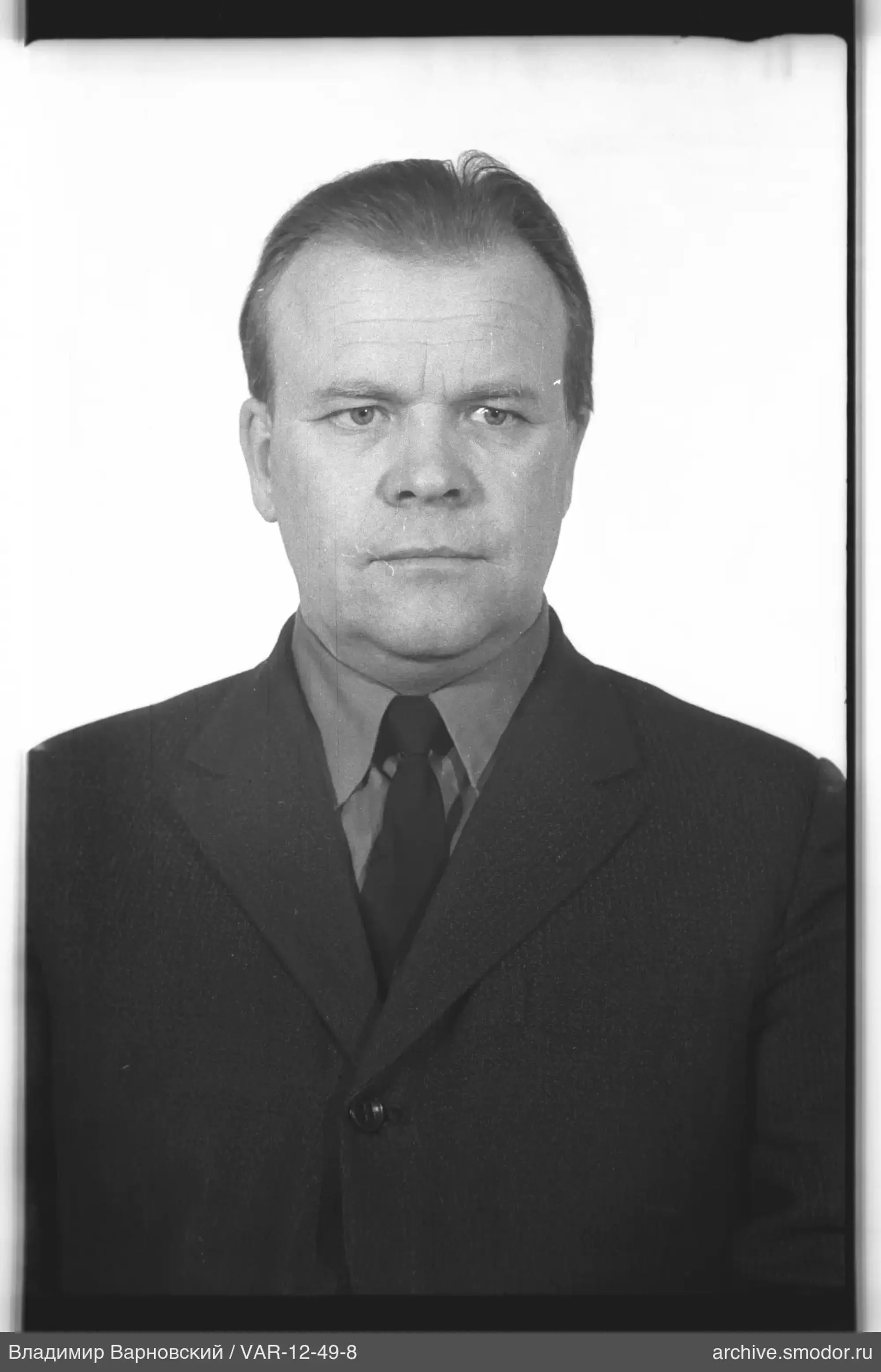 Портрет мужчины в деловом костюме
