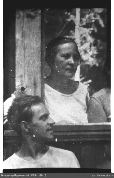 Mann und Frau im Fenster