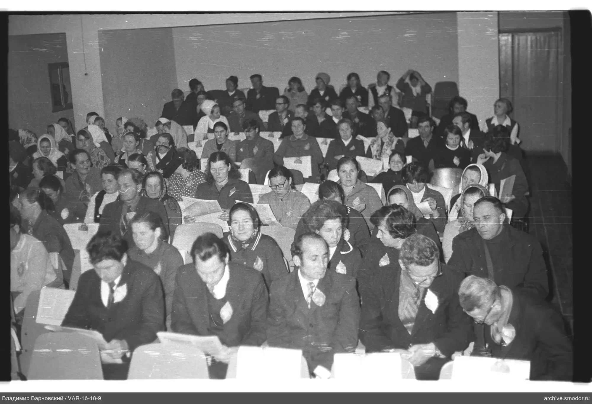 Gruppenporträt im Saal