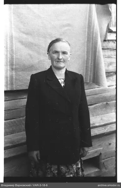 Full-length portrait of a woman