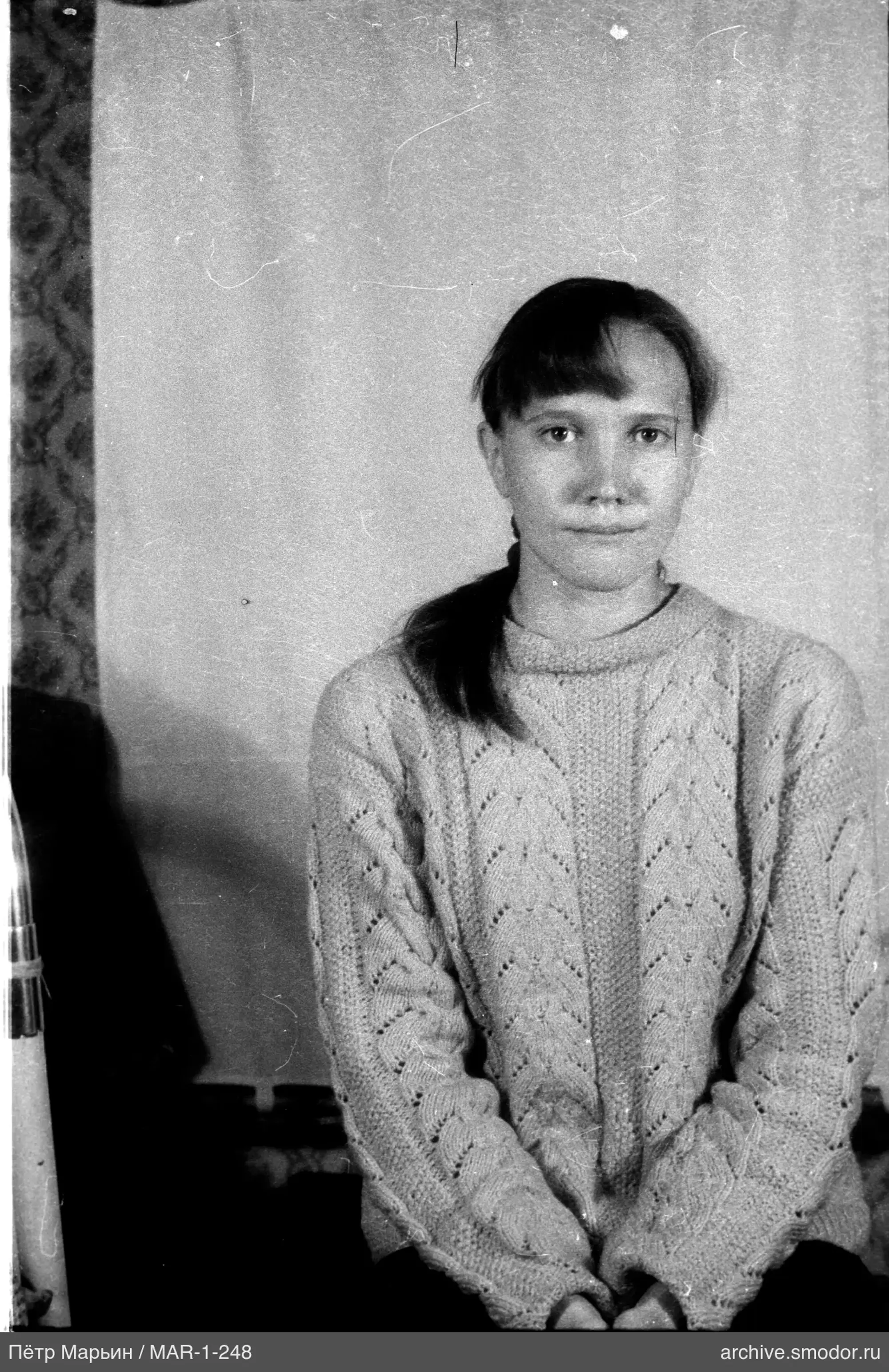 Портрет женщины в свитере