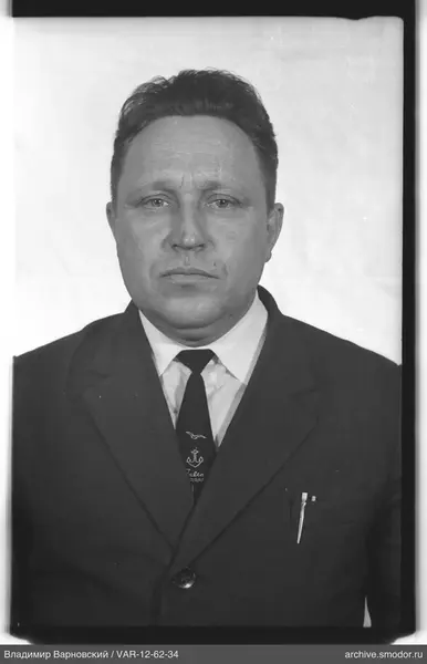 Портрет мужчины в костюме