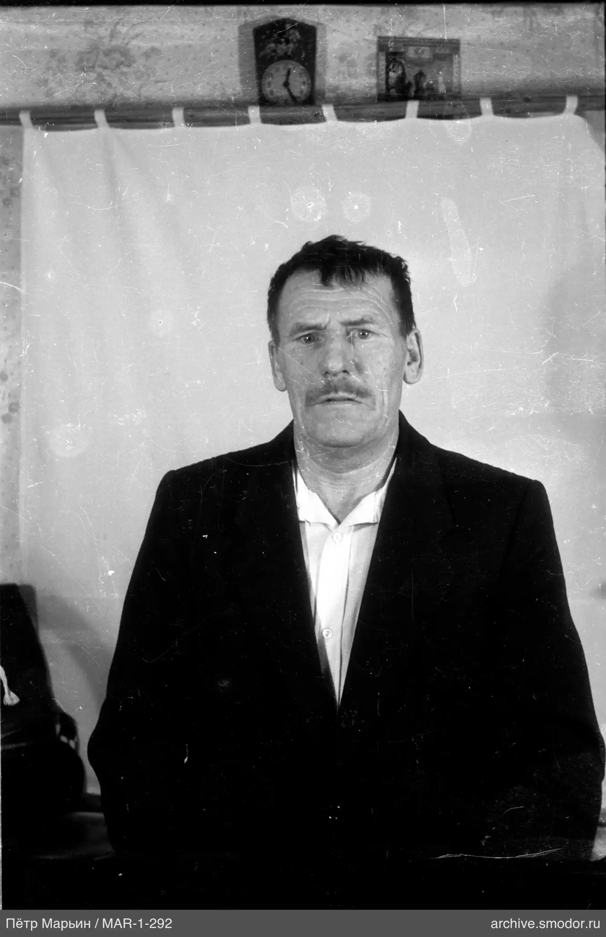 Портрет мужчины с усами