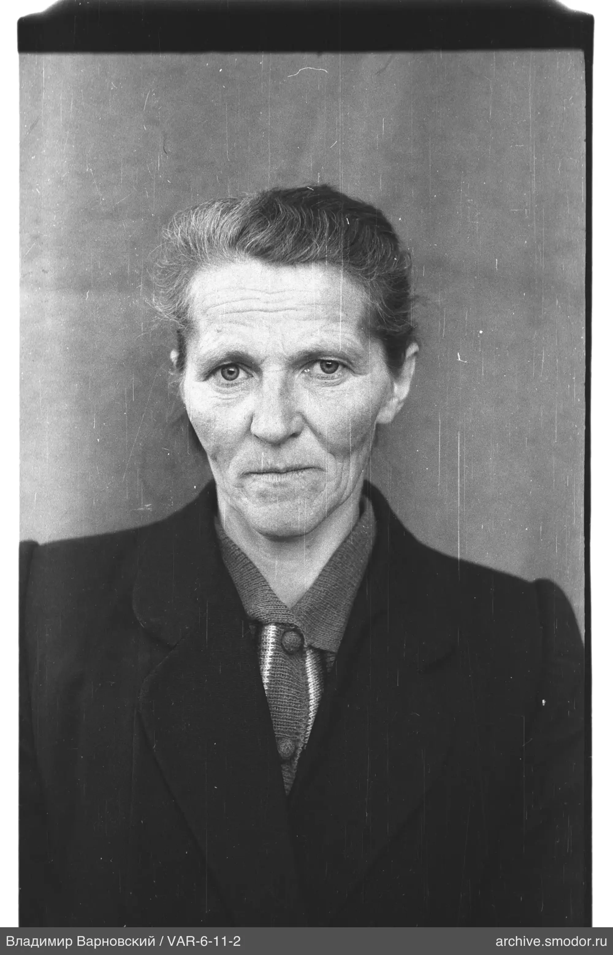 Porträt einer Frau mit kurzen Haaren