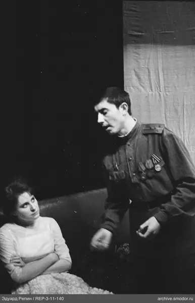 Мужчина в военной форме с медалями