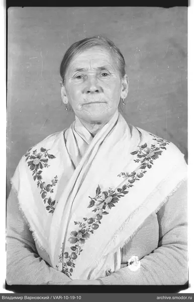 Waist-length portrait of a woman