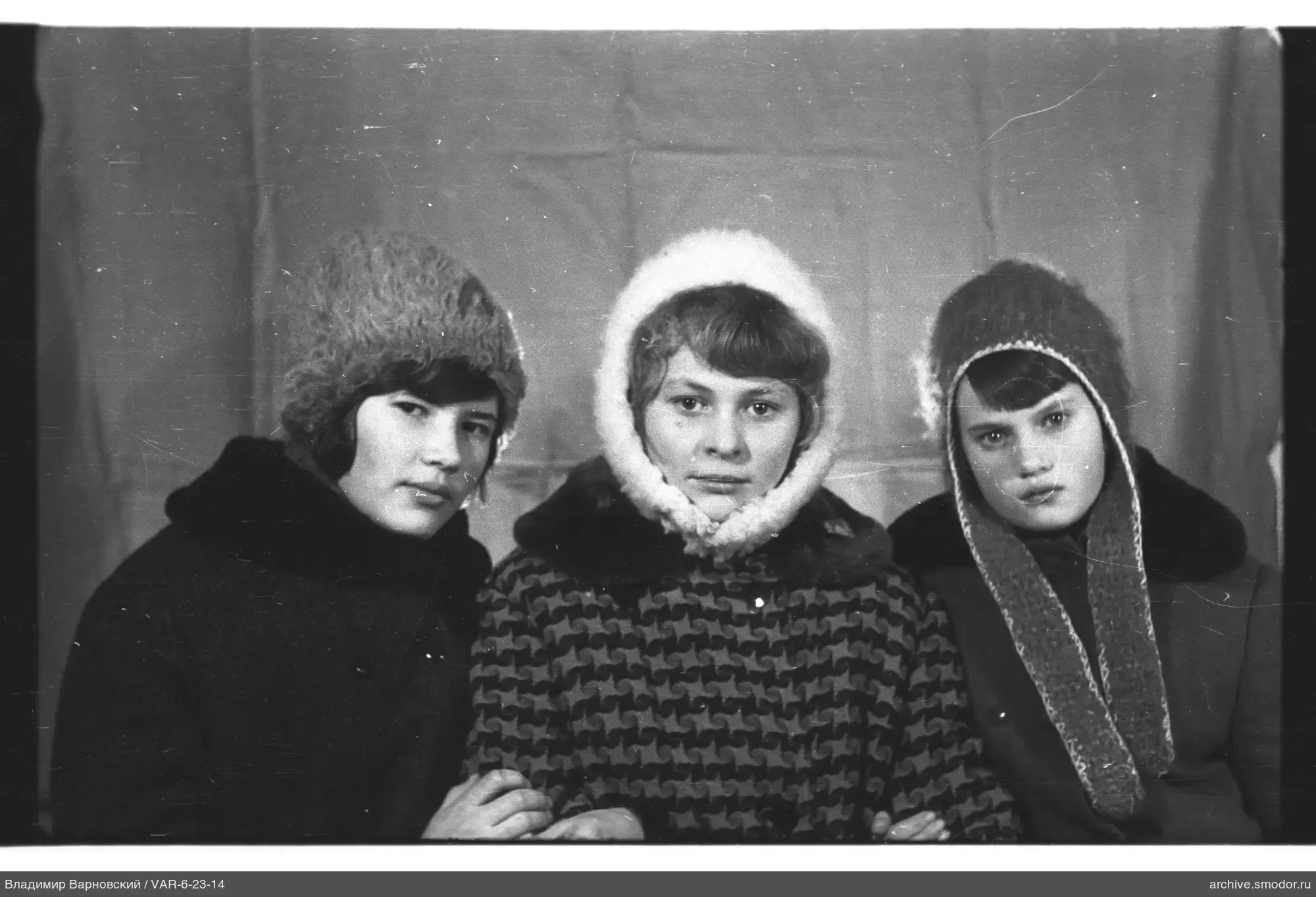 Gruppenporträt von Frauen in Winterkleidung