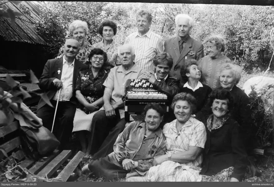 Gruppenporträt mit Frauen und Männern