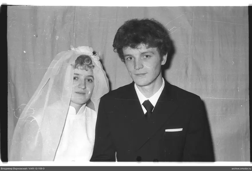 Porträt eines Paares in Hochzeitskleidung